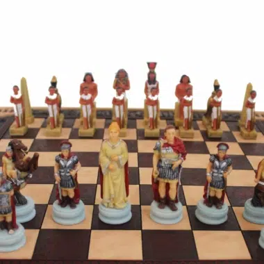 Alternative view of Jogo de Xadrez em Resina Romanos vs Egípcios e Tabuleiro Ornamentado em Resina
