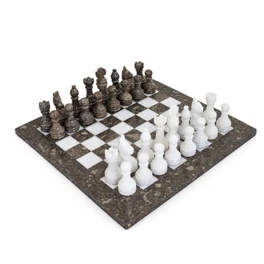 Jogo de xadrez em mármore cinzento e branco 30x30cm, peças em formação inicial