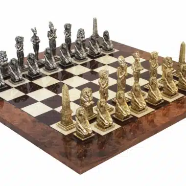 Figuras do Egipto em Metal e Tabuleiro de Xadrez em Bruyère e Nogueira Laqueada