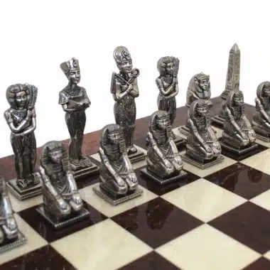 Alternative view of Figuras do Egipto em Metal e Tabuleiro de Xadrez em Bruyère e Nogueira Laqueada
