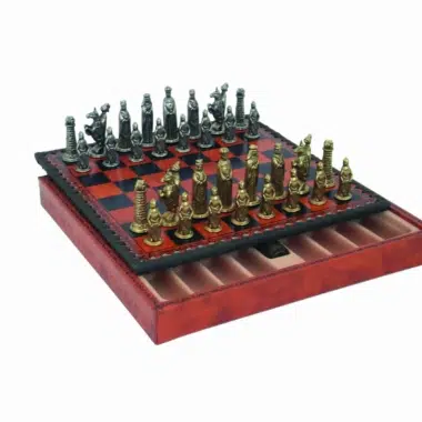 Figuras Medievais em Metal e Tabuleiro de Xadrez em Pele Sintética com Arrumação