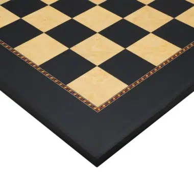 Alternative view of Grande Tabuleiro de Xadrez "O Jogo da Rainha" em Madeira de Choupo Tingida de Preto e Raiz de Freixo