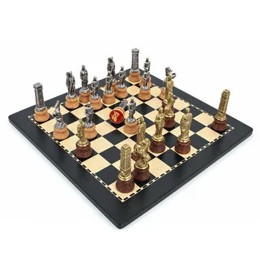 Jogo de xadrez Romanos vs Bárbaro, peças dispostas no tabuleiro em diagonal