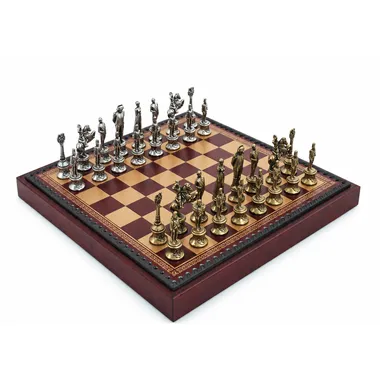 Jogo de xadrez Napoléon disposto na diagonal sobre o tabuleiro em pele sintética