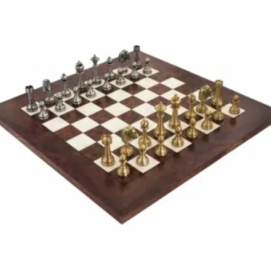 Jogo de Xadrez Completo Staunton em Latão Maciço e Tabuleiro em Nogueira com Acabamento Brilhante
