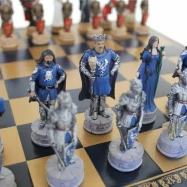 Alternative view of Jogo de Xadrez Rei Artur em Resina e Tabuleiro em Pele Sintética com Compartimentos de Arrumação