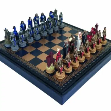 Jogo de Xadrez Rei Artur em Resina e Tabuleiro em Pele Sintética com Compartimentos de Arrumação