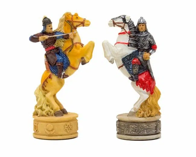 Conjunto Jogo de Xadrez Russos VS Mongóis e Tabuleiro em Madeira de Olmo e Urze Lacada - Image 5