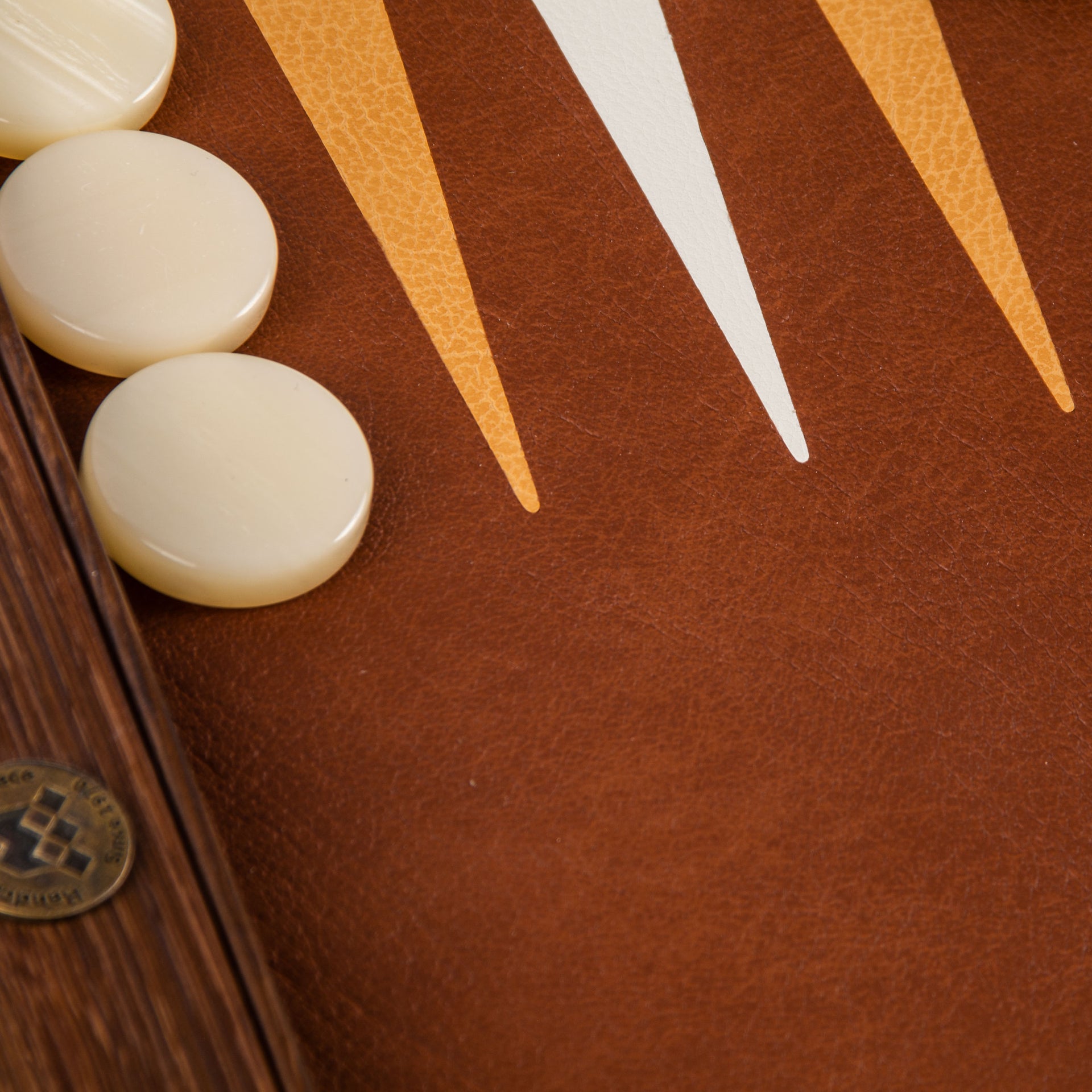 Gamão (Backgammon) em Couro Verdadeiro Castanho com Peças em Madrepérola - Image 3