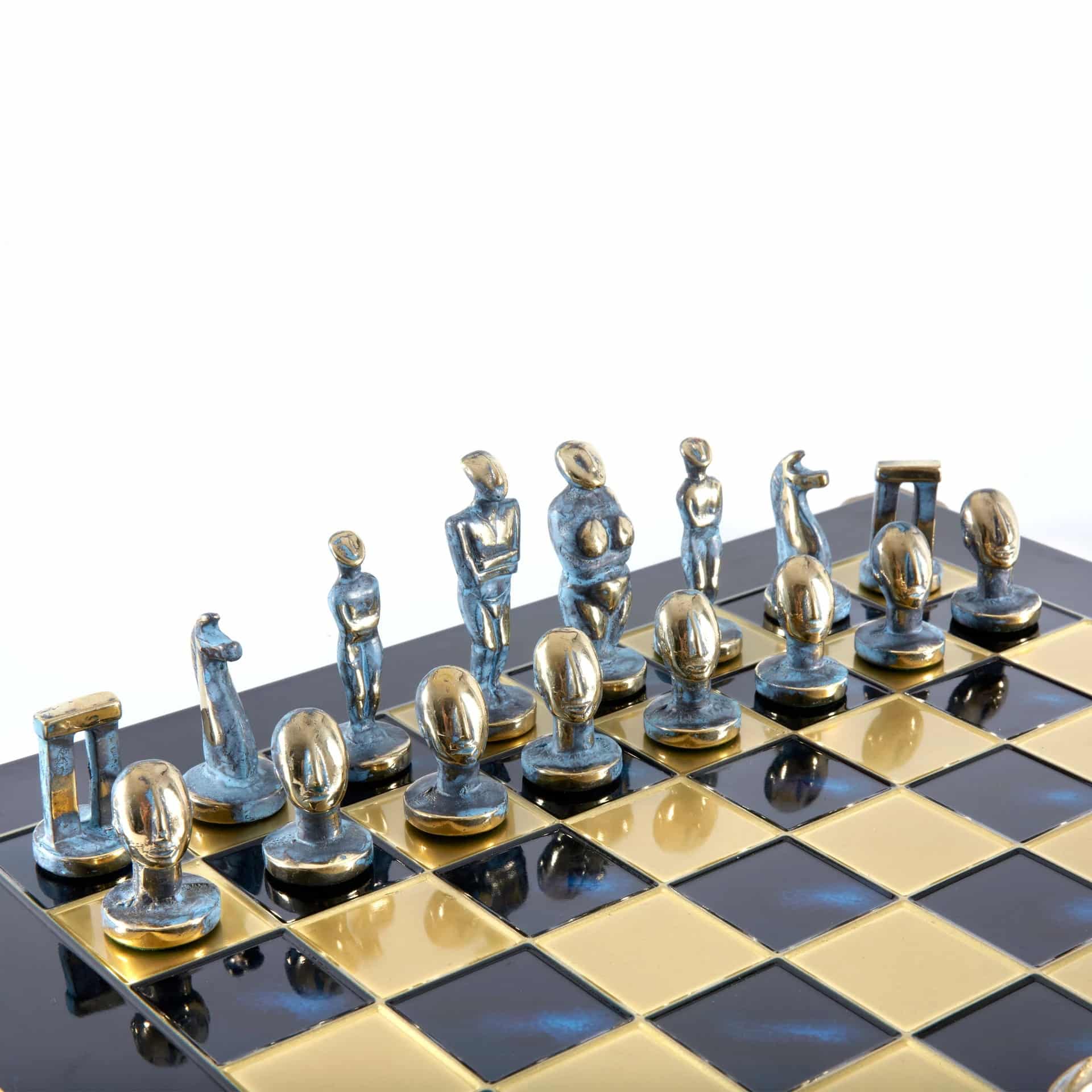 Jogo de Xadrez de Arte Cicládica em Latão Maciço - Peças Azuis e Castanhas - Image 4