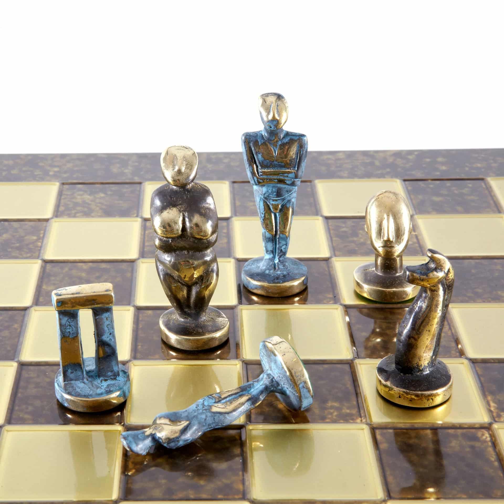Jogo de Xadrez de Arte Cicládica em Latão Maciço - Peças Azuis e Castanhas - Image 15