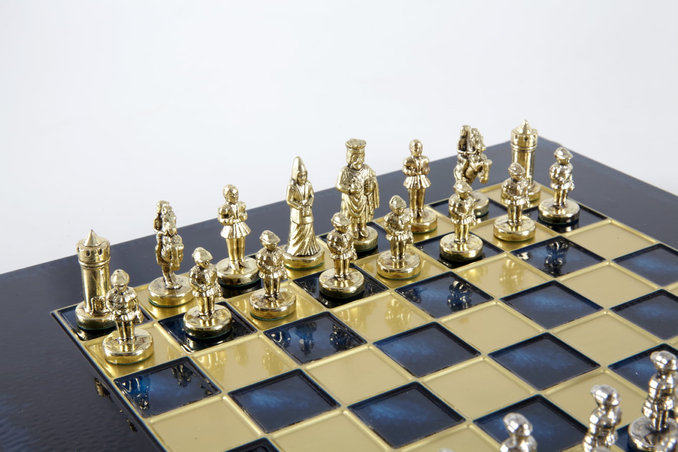 Pequeno Jogo de Xadrez Bizantino com Peças em Metal Dourado e Prateado, Tabuleiro em Metal e Caixa de Arrumação - Image 36