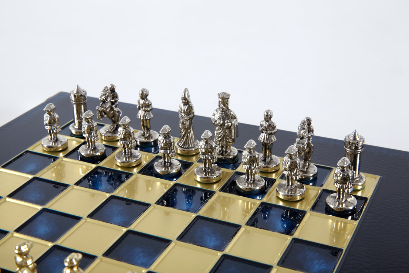Pequeno Jogo de Xadrez Bizantino com Peças em Metal Dourado e Prateado, Tabuleiro em Metal e Caixa de Arrumação - Image 37