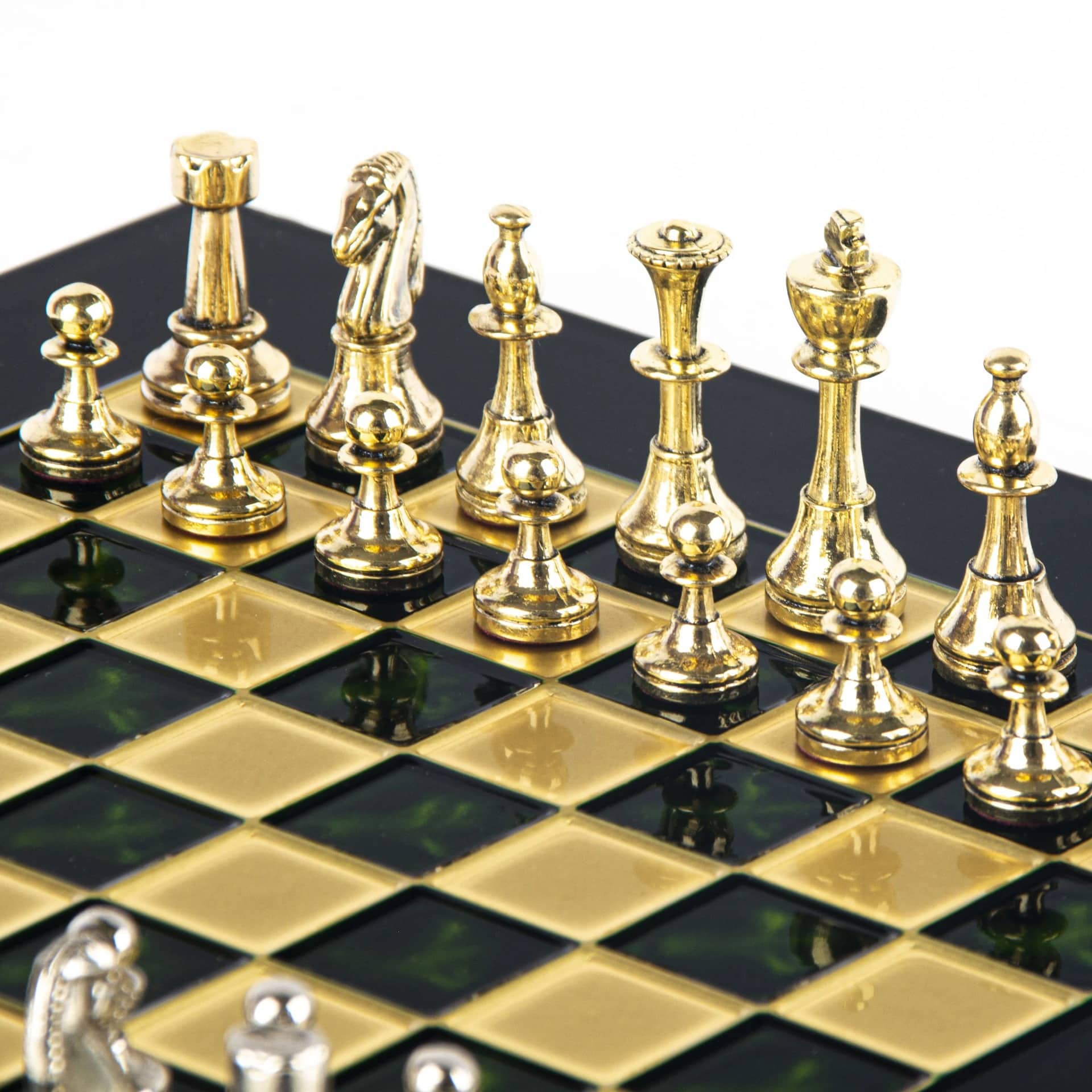 Pequeno Jogo de Xadrez Staunton em Metal Prateado e Dourado com Tabuleiro sobre Pé em Metal e Caixa de Arrumação - Image 16