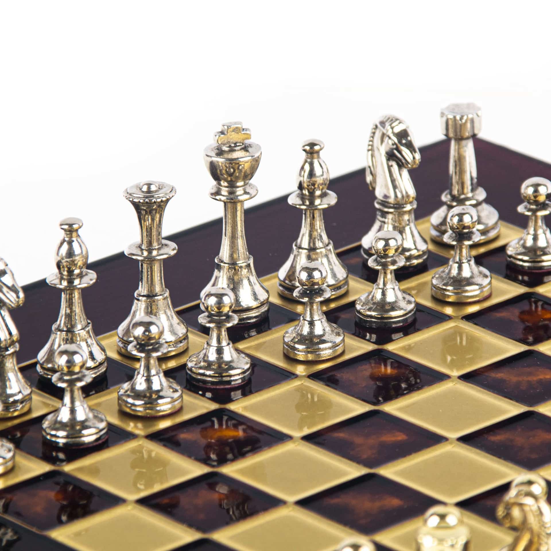 Pequeno Jogo de Xadrez Staunton em Metal Prateado e Dourado com Tabuleiro sobre Pé em Metal e Caixa de Arrumação - Image 11