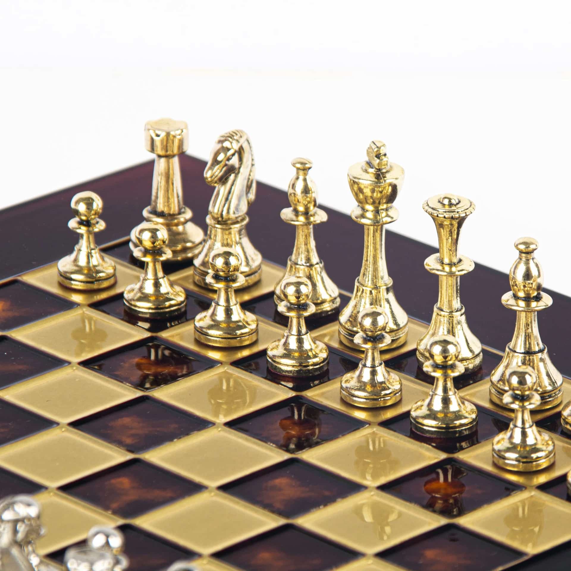 Pequeno Jogo de Xadrez Staunton em Metal Prateado e Dourado com Tabuleiro sobre Pé em Metal e Caixa de Arrumação - Image 12