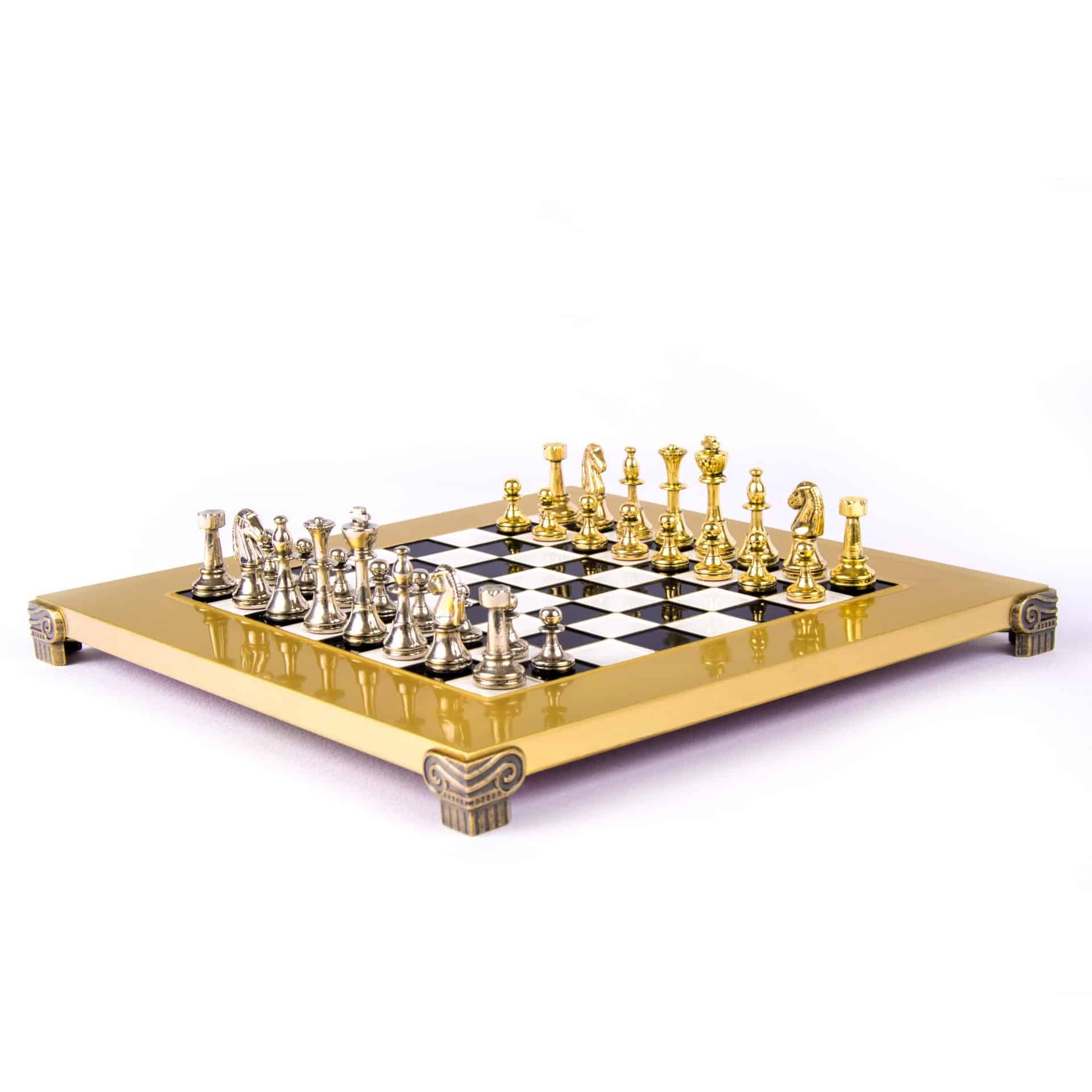 Pequeno Jogo de Xadrez Staunton em Metal Prateado e Dourado com Tabuleiro sobre Pé em Metal e Caixa de Arrumação - Image 7