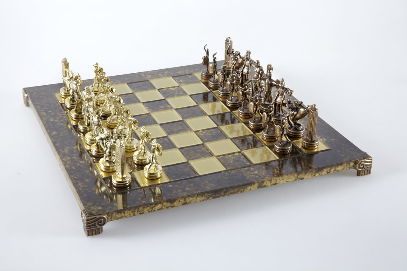 Jogo de Xadrez Mitologia Grega com Peças Douradas e Castanhas - Tabuleiro de Metal 36 x 36 cm - Image 15