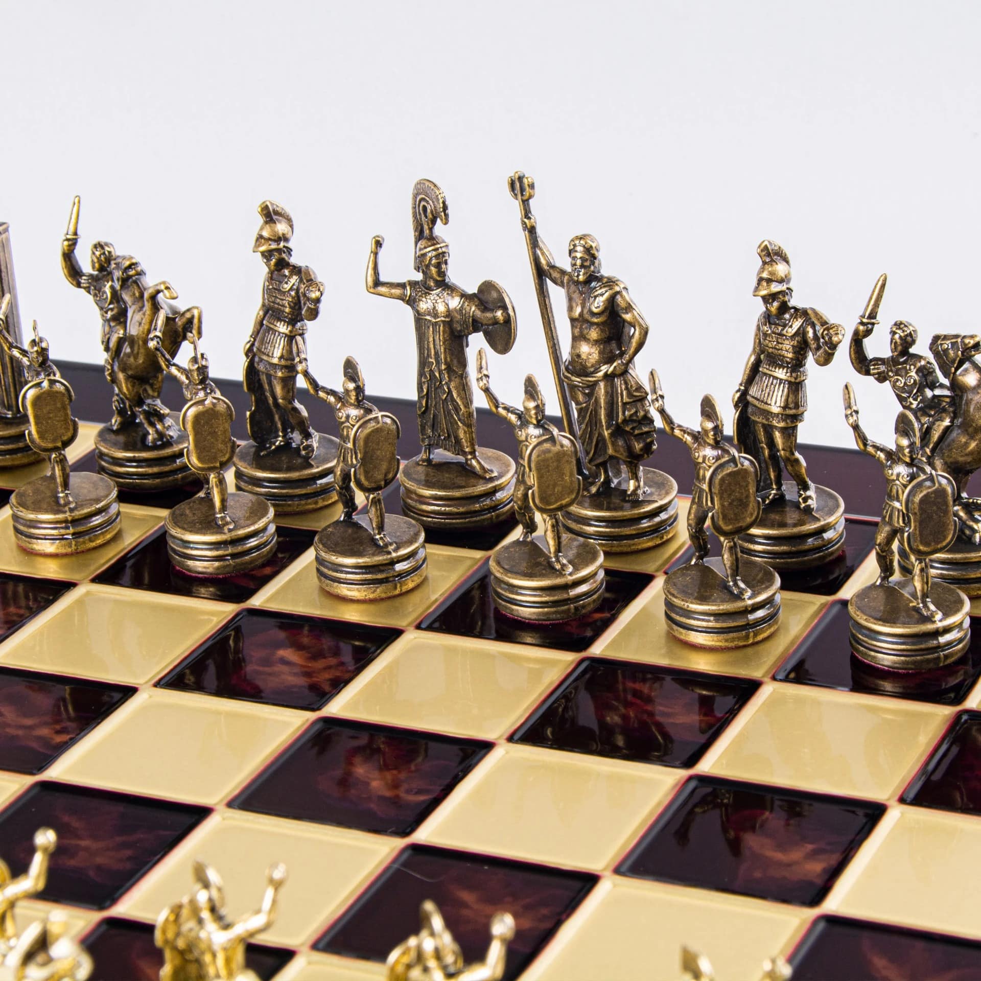 Jogo de Xadrez Mitologia Grega com Peças Douradas e Castanhas - Tabuleiro de Metal 36 x 36 cm - Image 13