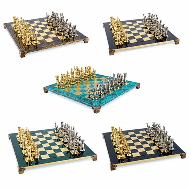 Jogo de xadrez greco-romano prateado e dourado, várias vistas combinadas