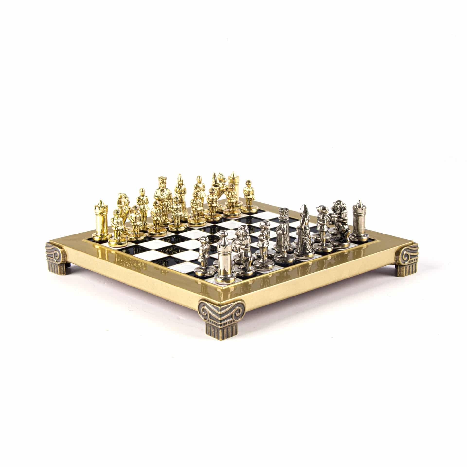 Pequeno Jogo de Xadrez Bizantino com Peças em Metal Dourado e Prateado, Tabuleiro em Metal e Caixa de Arrumação - Image 8