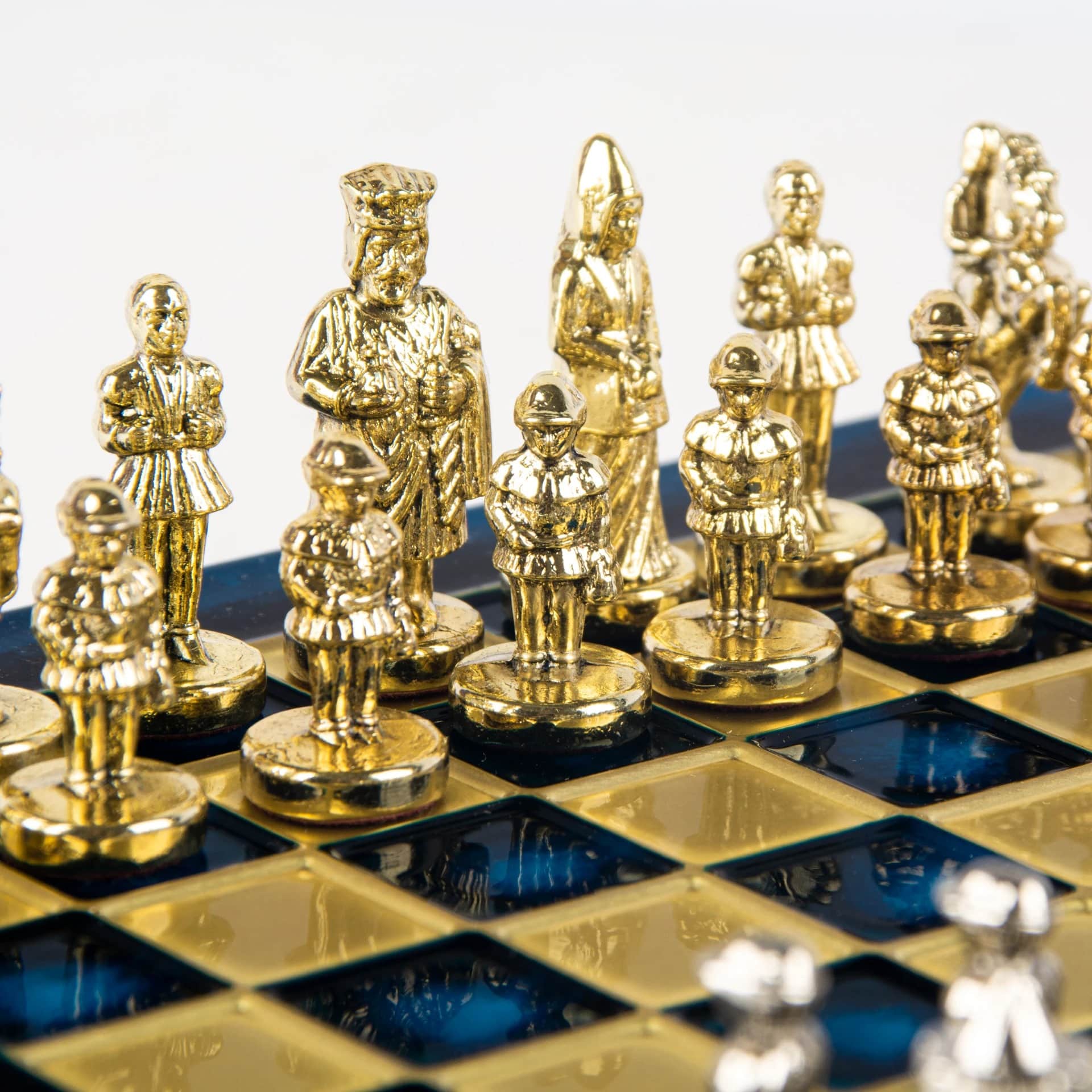 Pequeno Jogo de Xadrez Bizantino com Peças em Metal Dourado e Prateado, Tabuleiro em Metal e Caixa de Arrumação - Image 32