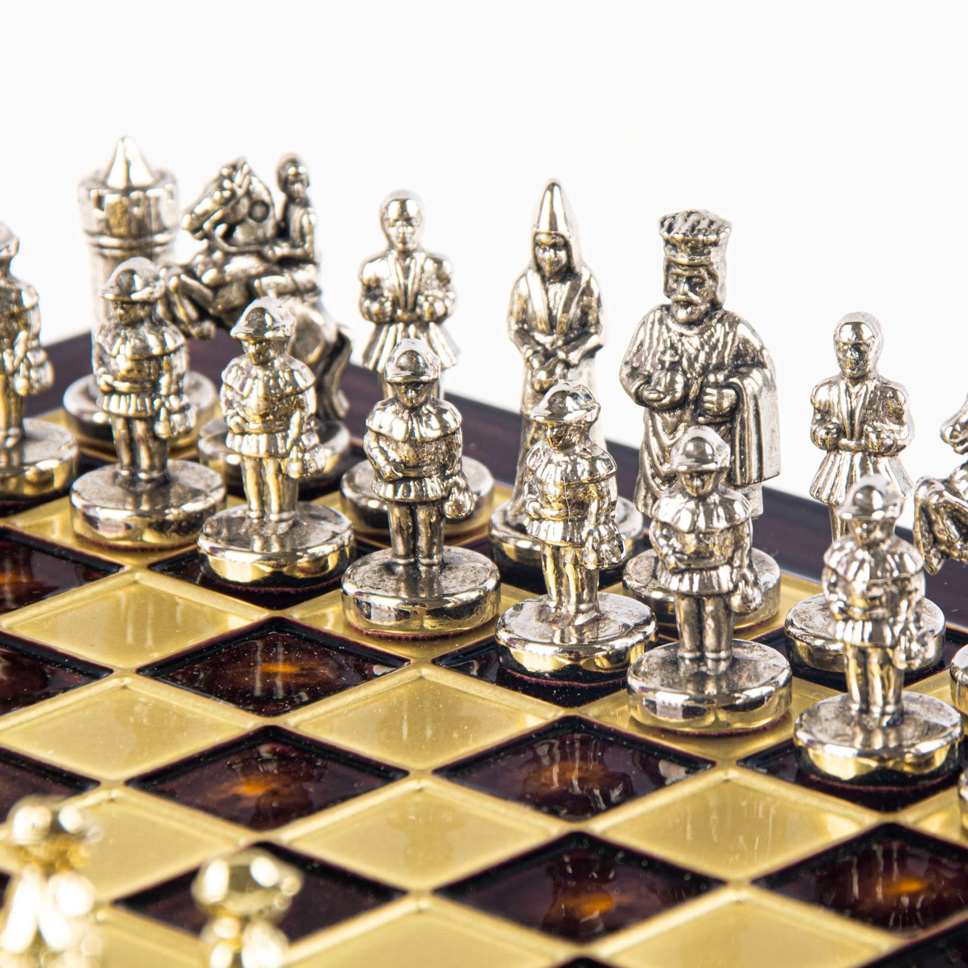 Pequeno Jogo de Xadrez Bizantino com Peças em Metal Dourado e Prateado, Tabuleiro em Metal e Caixa de Arrumação - Image 15