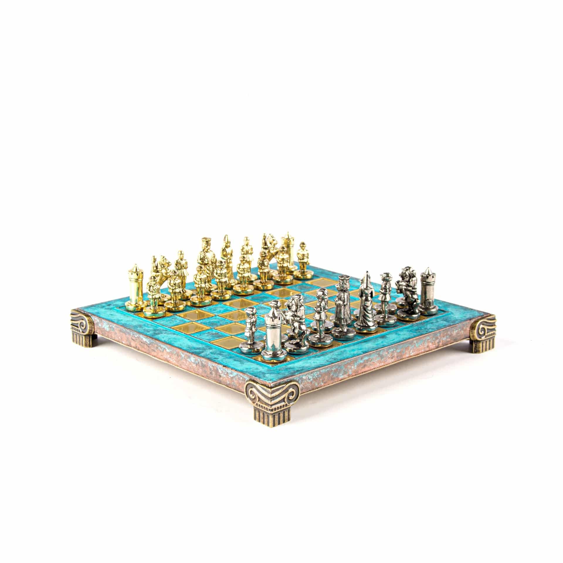 Pequeno Jogo de Xadrez Bizantino com Peças em Metal Dourado e Prateado, Tabuleiro em Metal e Caixa de Arrumação - Image 4