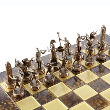 Jogo de Xadrez Mitologia Grega em Metal – Peças Bronze e Azul com Tabuleiro em Metal - Image 3