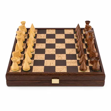 Jogo de xadrez completo com tabuleiro de cortiça castanha e natural, caixa fechada
