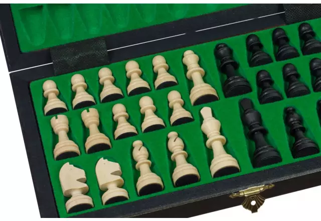 Jeu d’Echecs Magnétique en Bois Noir 28x28 cm – Pliable et Idéal pour les Voyages