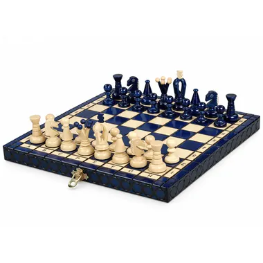 Jogo de xadrez em madeira azul e marfim, tabuleiro dobrável visto em diagonal