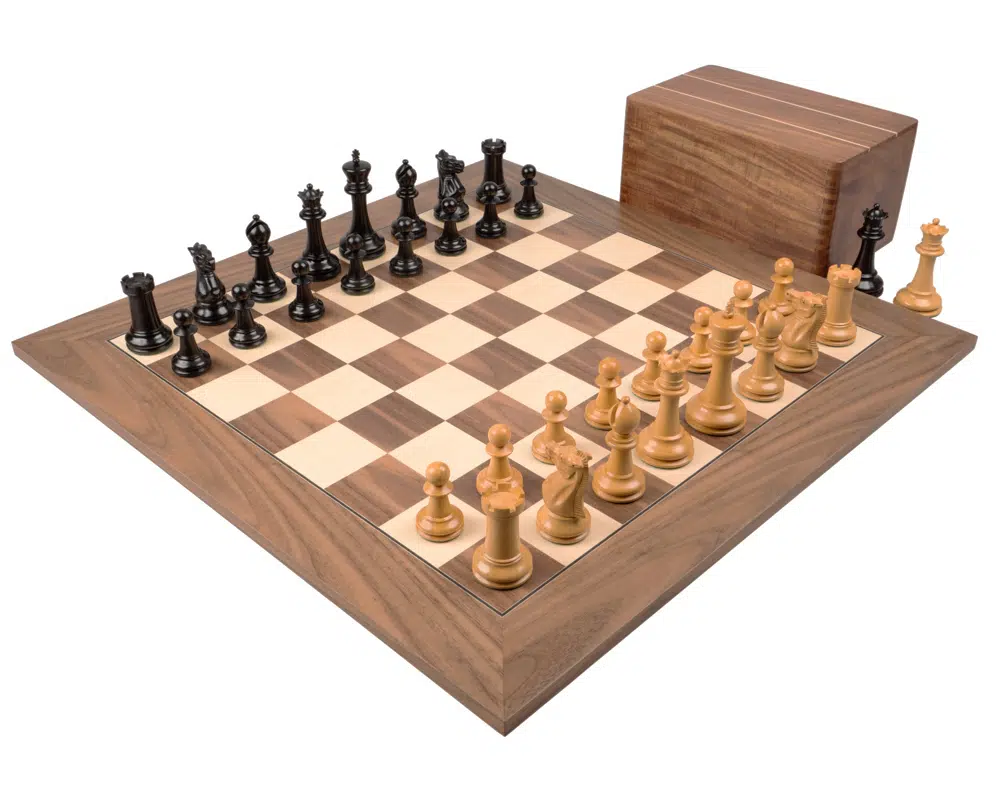 Jeu d’Échecs Staunton 1869 de Luxe en Ébène et Noyer avec Échiquier en Noyer et Érable – Roi 10,16 cm