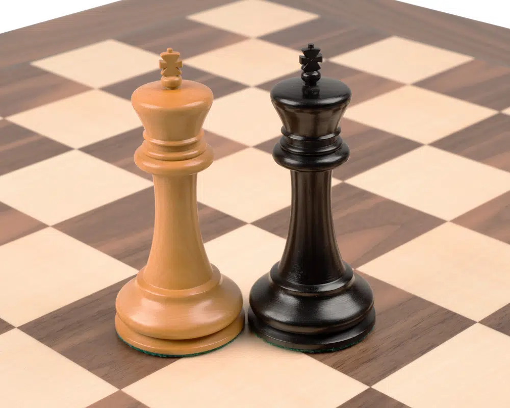 Jeu d’Échecs Staunton 1869 de Luxe en Ébène et Noyer avec Échiquier en Noyer et Érable – Roi 10,16 cm