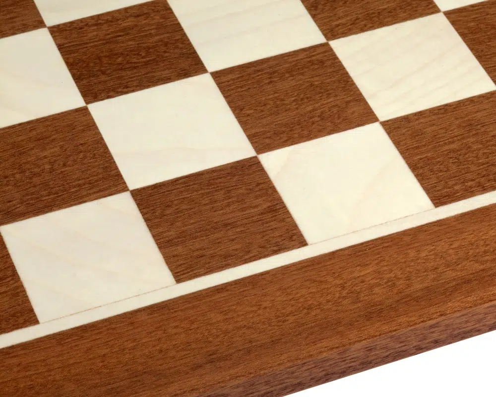 Détail du motif de l'échiquier en bois, révélant la qualité de fabrication - Le Palais Des Echecs