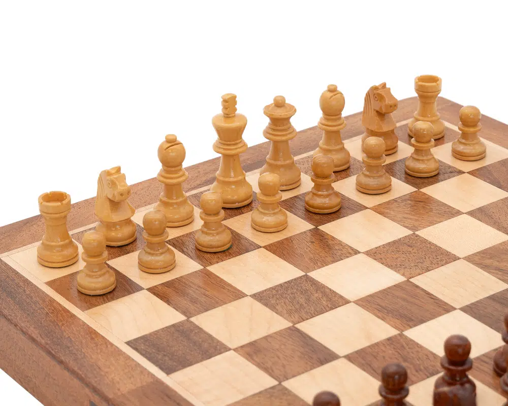 Diagramme du jeu d'échecs avec pièces blanches en action dans une partie - Le Palais des Echecs