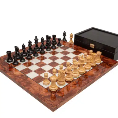 Jogo de Xadrez Luxe Highgrove Briarwood com peças Staunton alinhadas