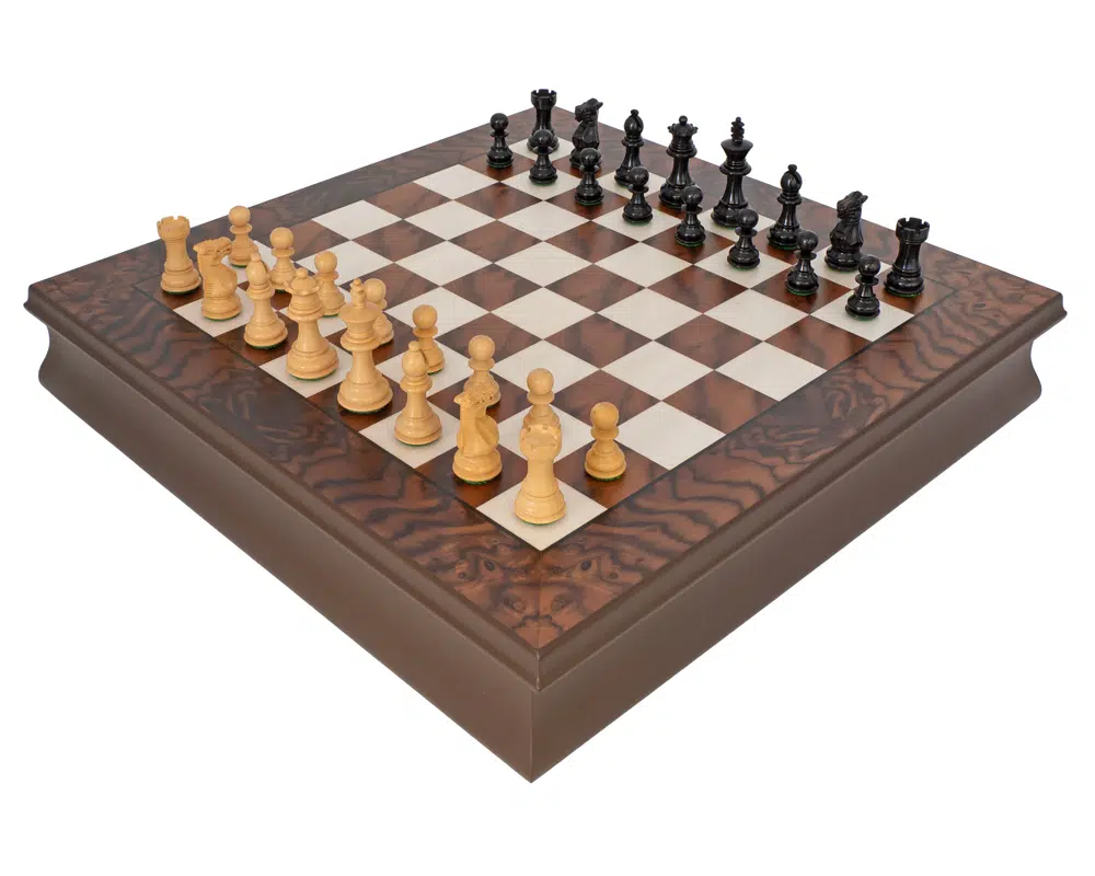 Jeu d'échecs Kingsclere luxe ébène et noyer en position de départ