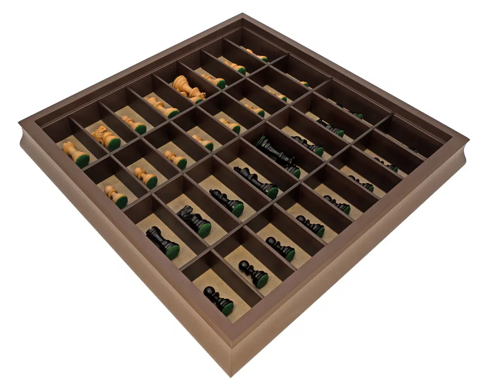 Pions du jeu d'échecs Kingsclere en bois bien rangés et organisés