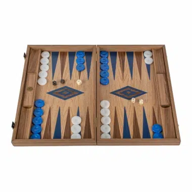 Jogo de gamão (backgammon) em carvalho e nogueira apresentado com peões azuis e brancos - Le Palais Des Echecs
