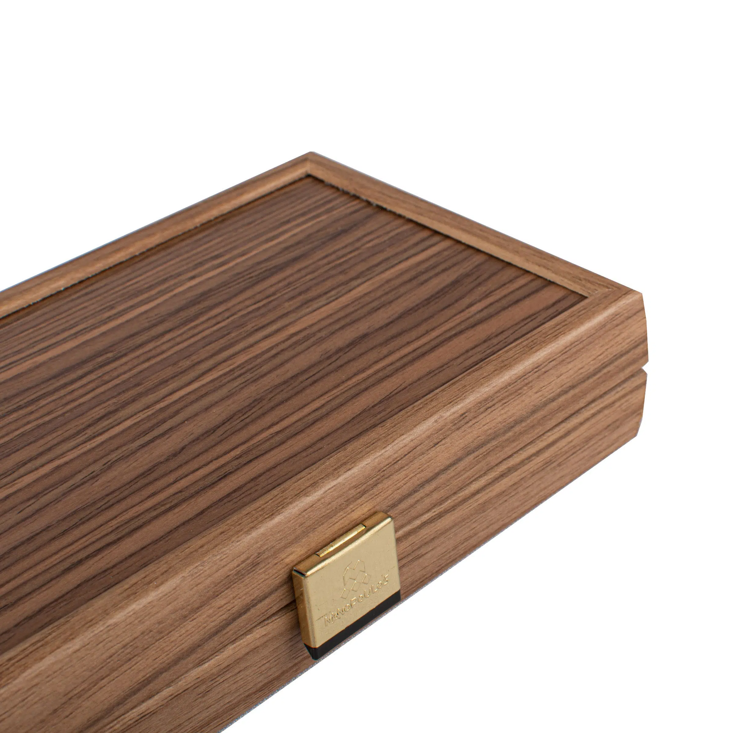 Détail de la boîte de backgammon en noyer, mettant en avant l'élégance artisanale