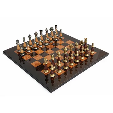 Jogo de xadrez completo em latão e madeira sobre tabuleiro brilhante em ácer e urze 51cm