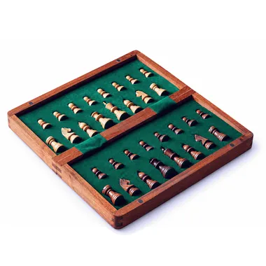 Jogo de xadrez em madeira magnético com peças cuidadosamente arrumadas numa caixa de veludo - Le Palais Des Echecs
