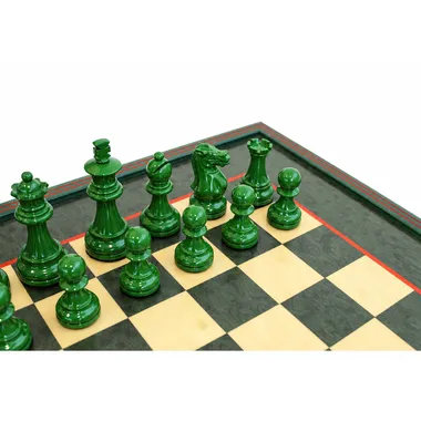 Pormenor do exército de peças de xadrez verdes lacadas brilhantes com Rei de 7,6 cm