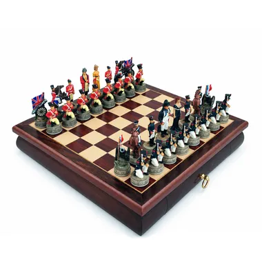 Conjunto Jogo de Xadrez Histórico Batalha de Waterloo e Tabuleiro em Pau-rosa com Arrumação